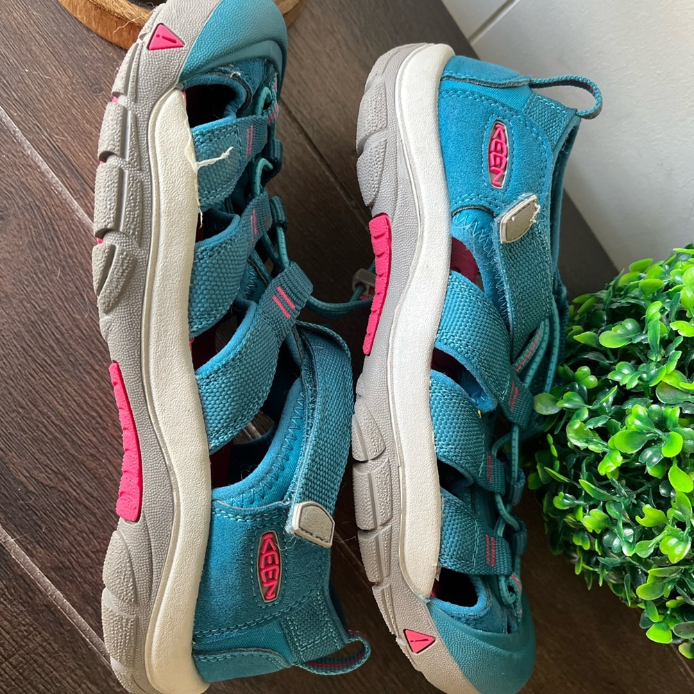 KEEN Newport H2 Closed Toe Water Shoe Size 5 Pink Dark Teal - Picture 9 of 13